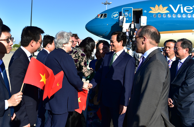 នាយករដ្ឋមន្ត្រី Nguyen Tan Dung ជួបសម្តែងការគួរសមប្រធានរដ្ឋសភាព័រទុយហ្គាល់